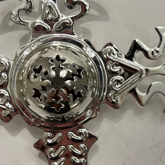 SEASONS of Cannon Falls Inspiring Tradition Christmas Ornaments Silver Cross (5) - Picture 5 of 15